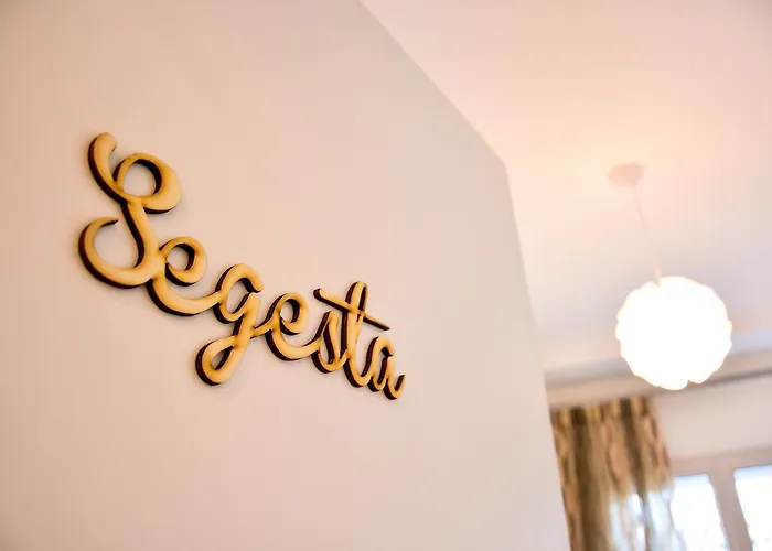 Sui Tetti Oda ve Kahvaltı 4*